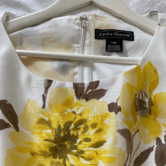 🌼Jessica Howard Designer Dress 👗14W with Gorgeous🌼Yellow Flowers. Like New 🌼 - Picture 12 of 16
